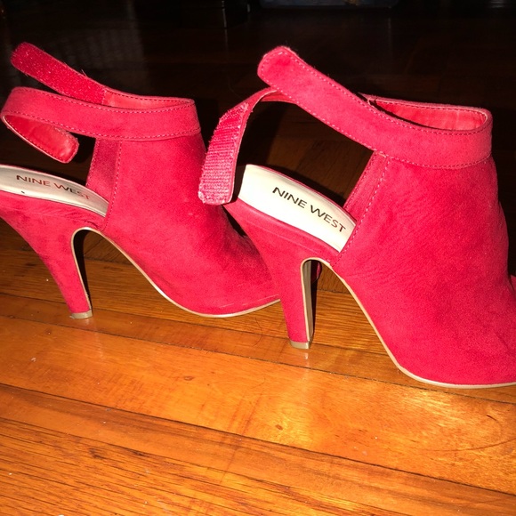 Peep toe heels. - Picture 1 of 3